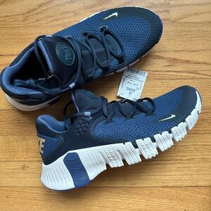 NWT Nike Metcon 4 Navy Gold w10